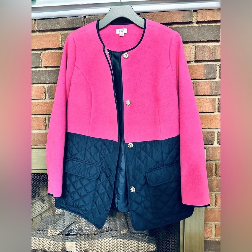 🛍️ Crown& ivy two tone & buttons front jacket Size S excellent condition